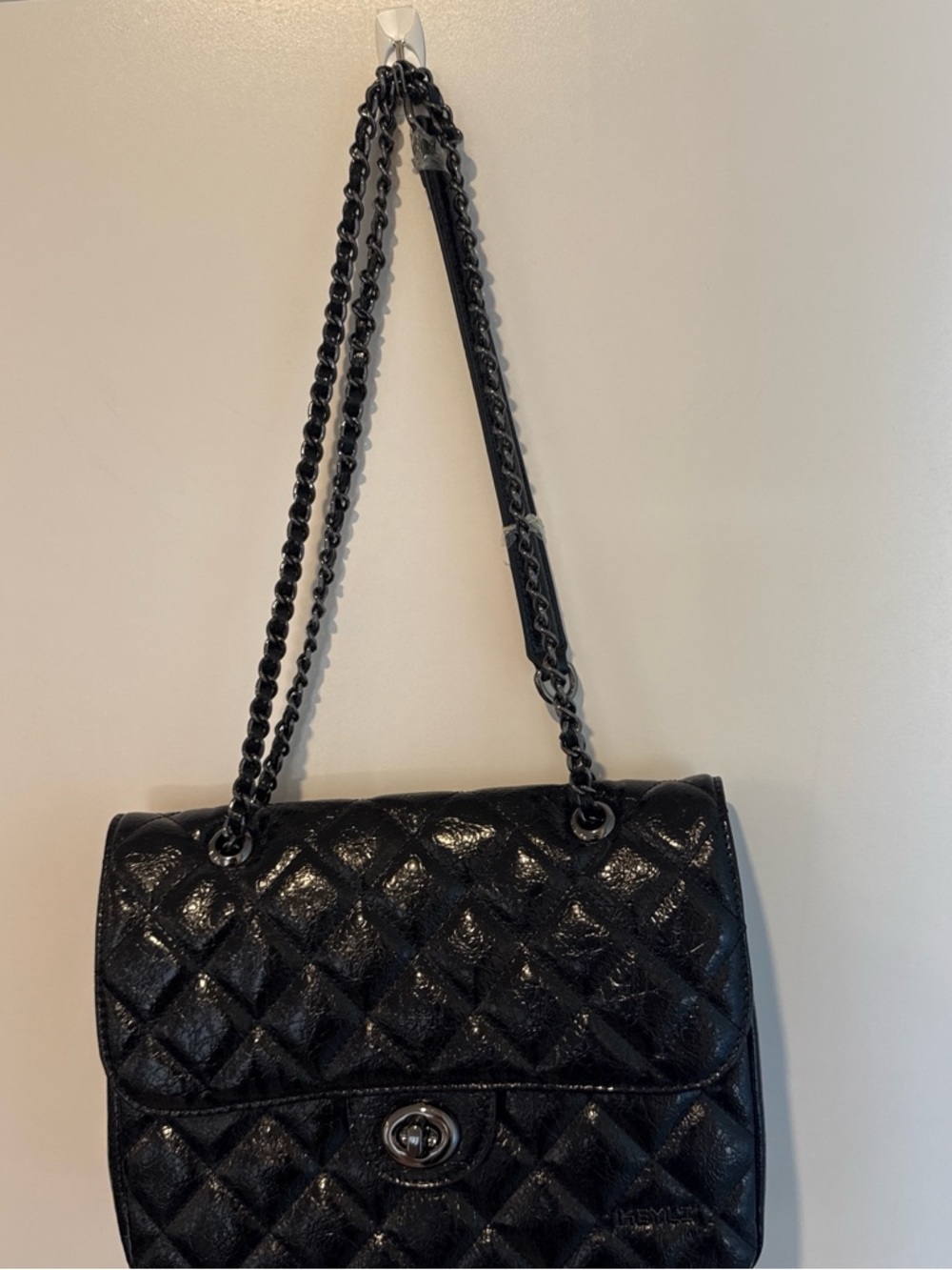 Black Quilted Chain Shoulder Bag - Classic Women's Bag